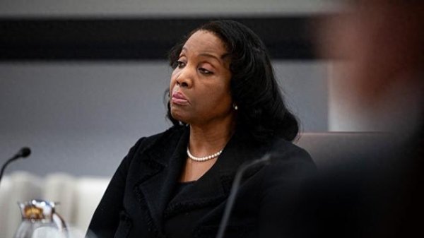 嘉正网 特朗普喊话美联储理事库克辞职，离掌控美联储多数席位仅一步之遥？